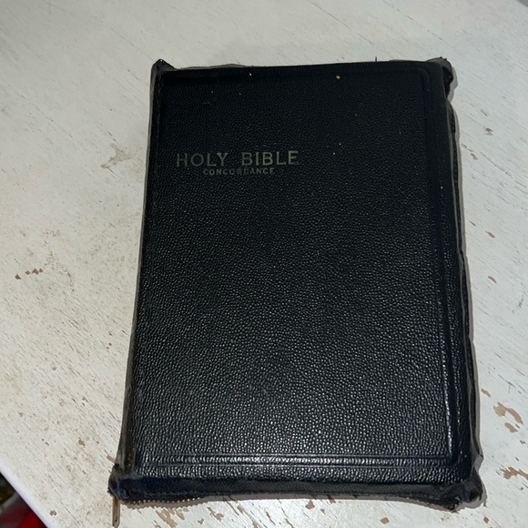 KJV Vintage 1945 Holy Bible Concordance leather bound zip around - Picture 1 of 10